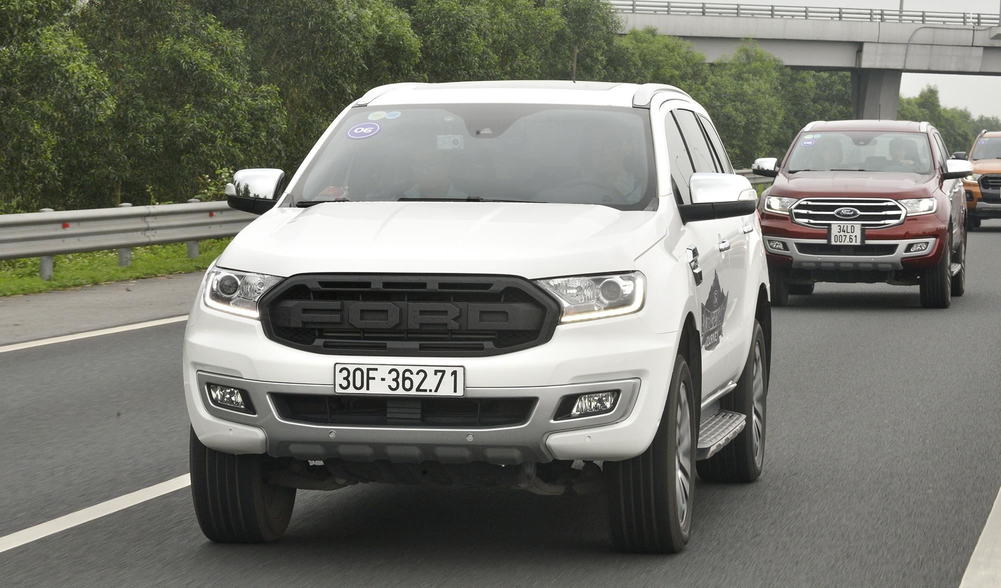 Chevrolet Trailblazer, Ford Everest giam gia ca tram trieu hinh anh