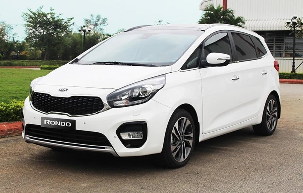 Kia Rondo giam gia 15 trieu de canh tranh Mitsubishi Xpander hinh anh