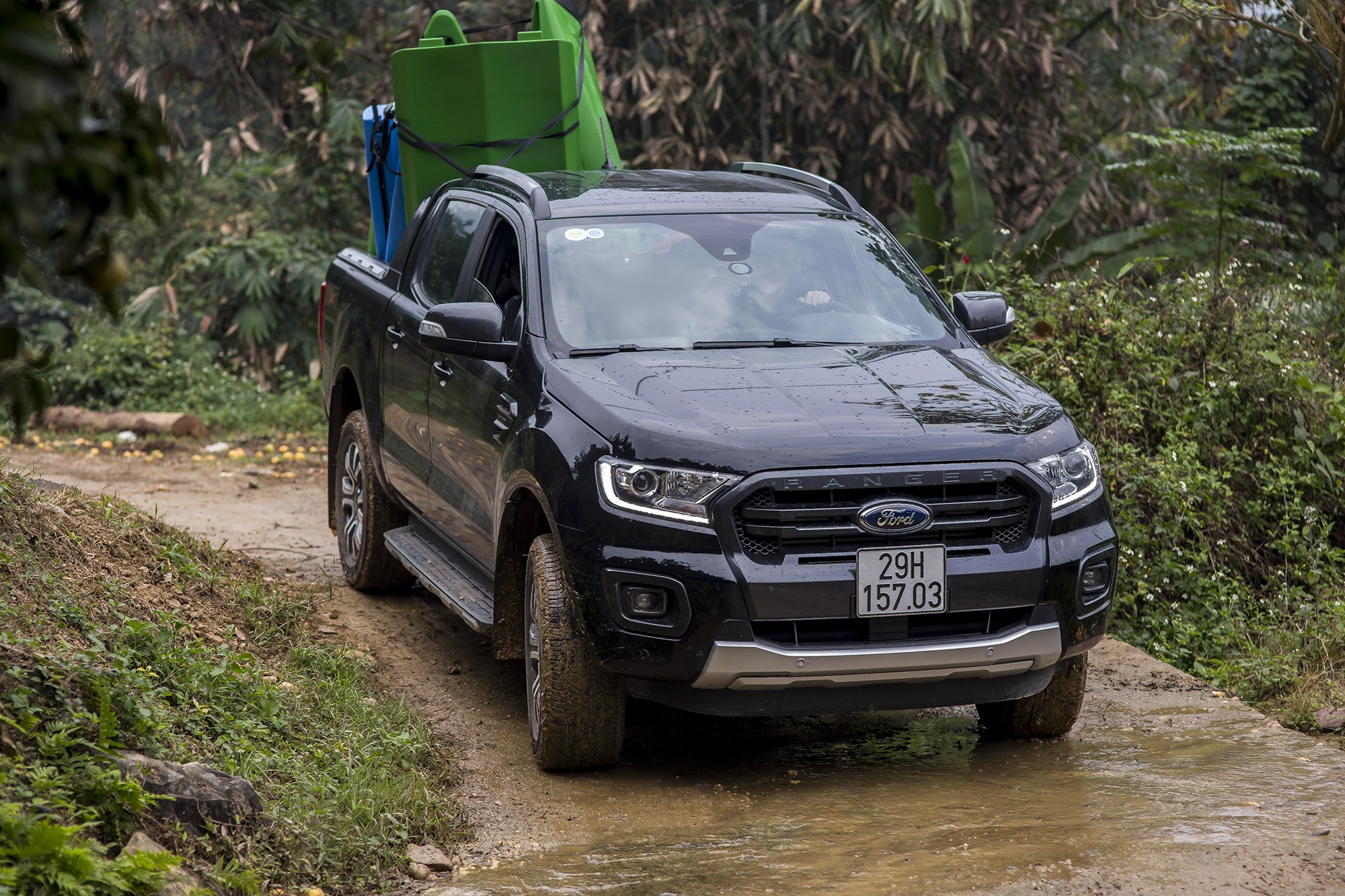 Ford Ranger tiep tuc bo xa Hilux va Triton trong quy III hinh anh