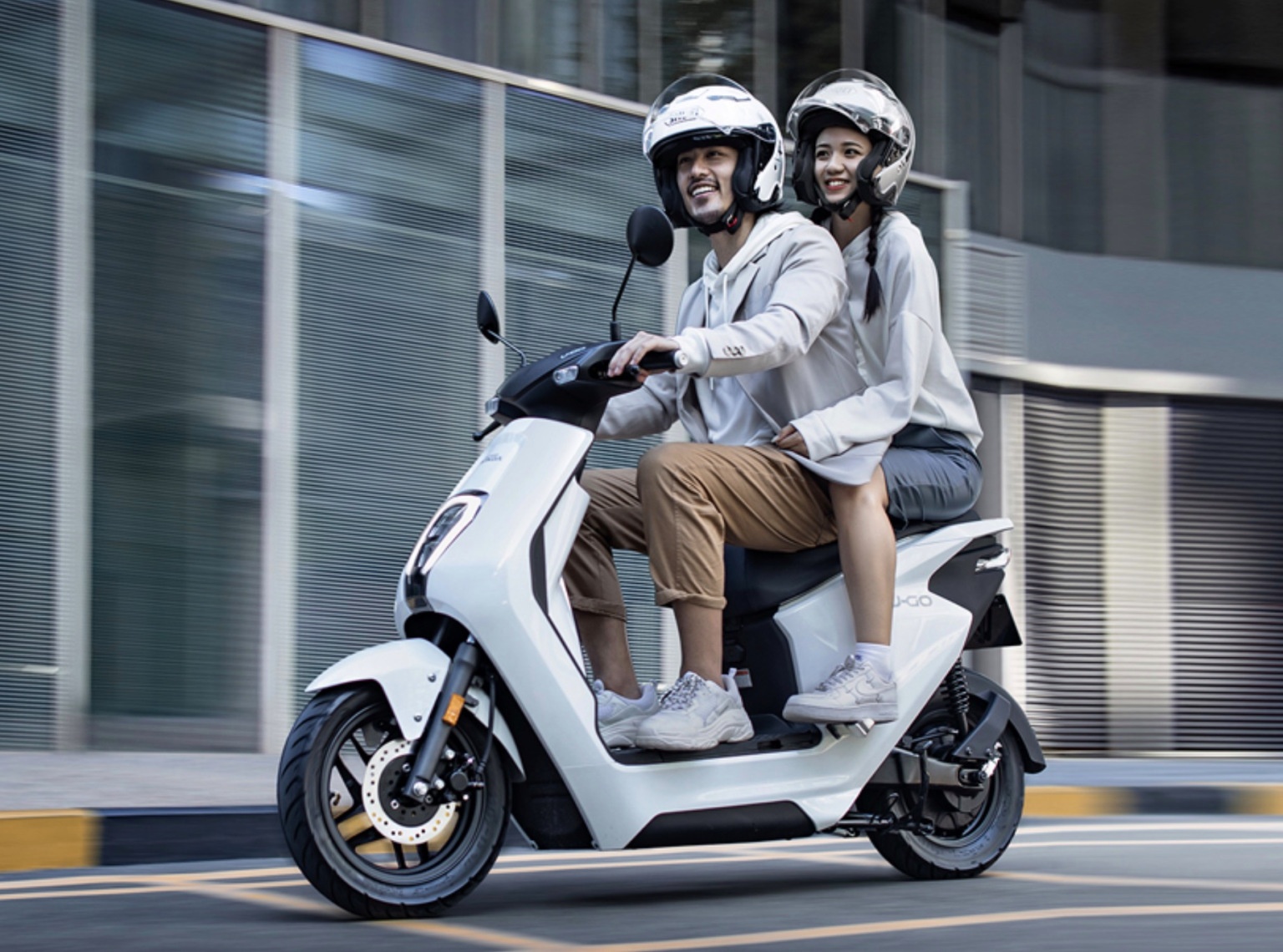 Honda ra mat xe may dien tai Trung Quoc, toc do toi da 53 km/h hinh anh