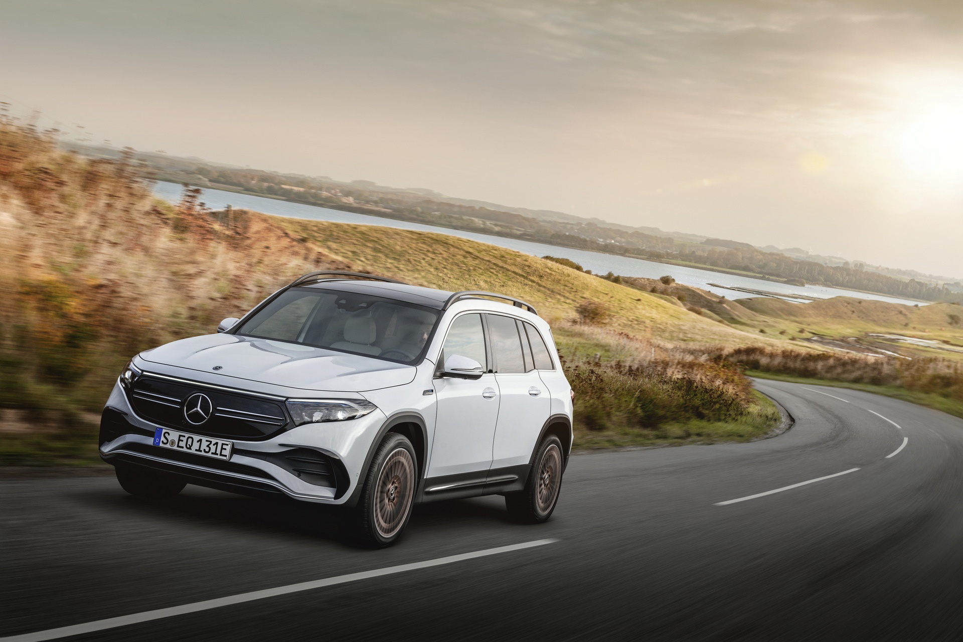 Mercedes-Benz,  EQB,  xe điện ảnh 4 Mercedes-Benz,  EQB,  xe dien anh 4