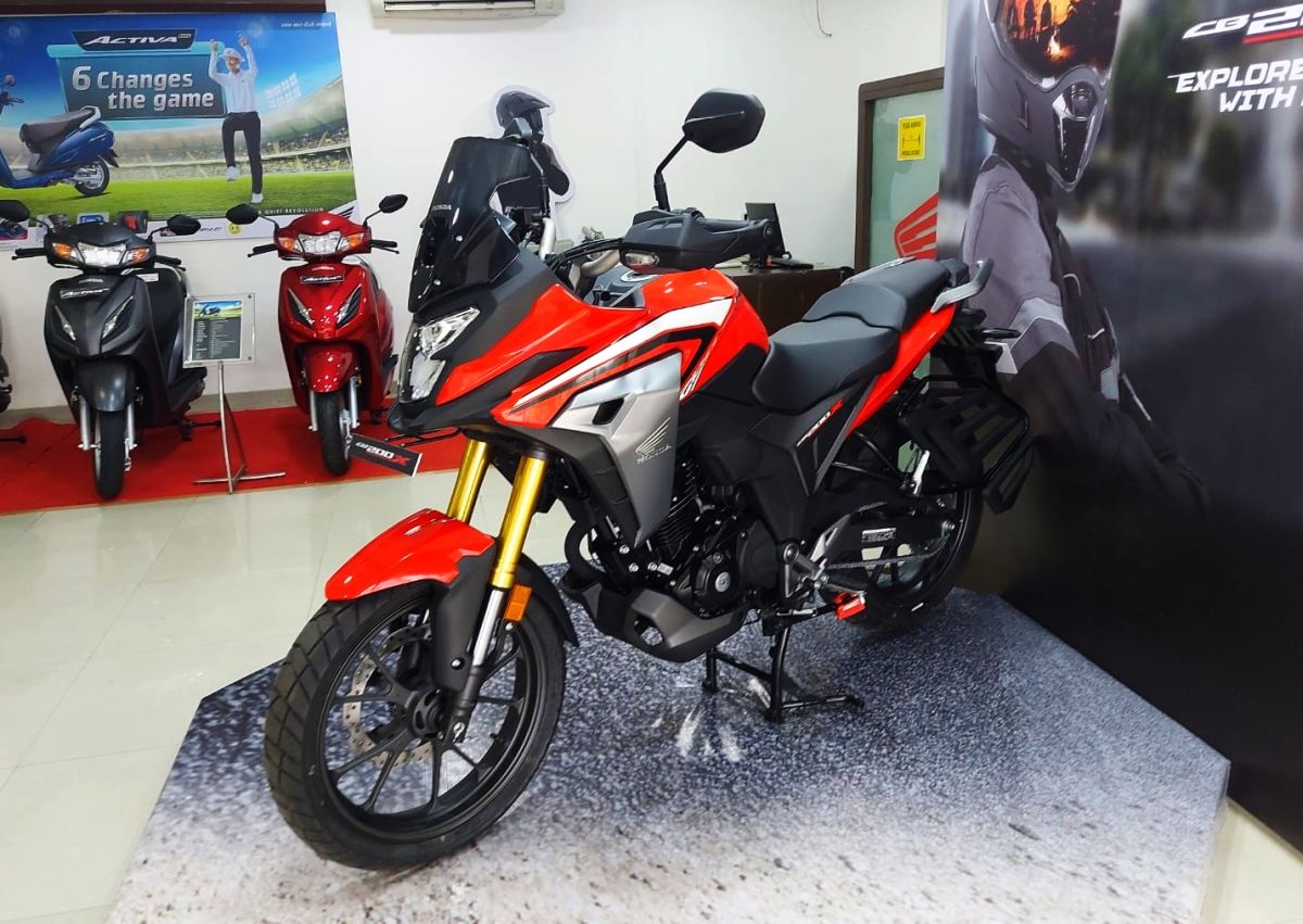 Can canh mau xe dia hinh phan khoi nho Honda CB200X 2021 hinh anh