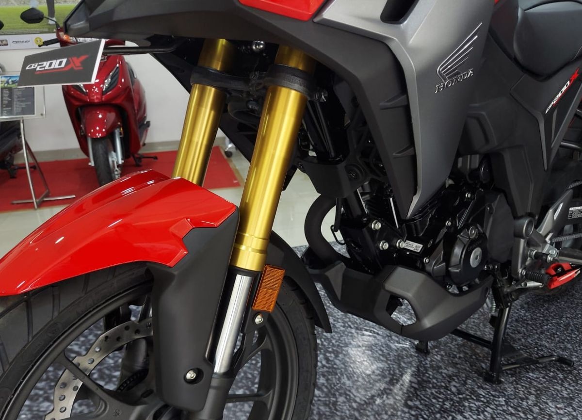 Honda,  CB200X,  moto adventure,  phan khuc adventure anh 3