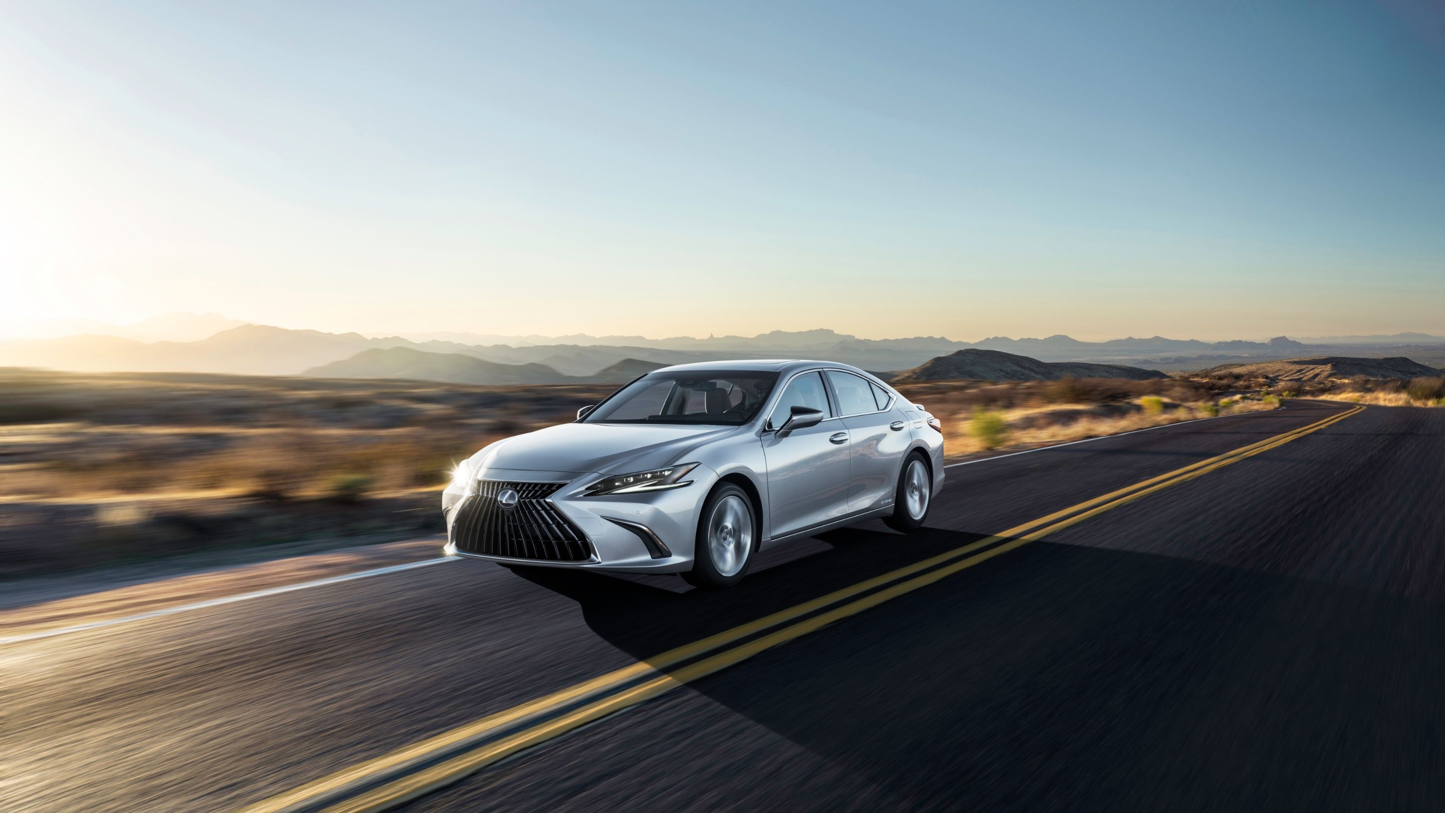 Lexus ES 2022 co gia 40.800 USD tai My hinh anh