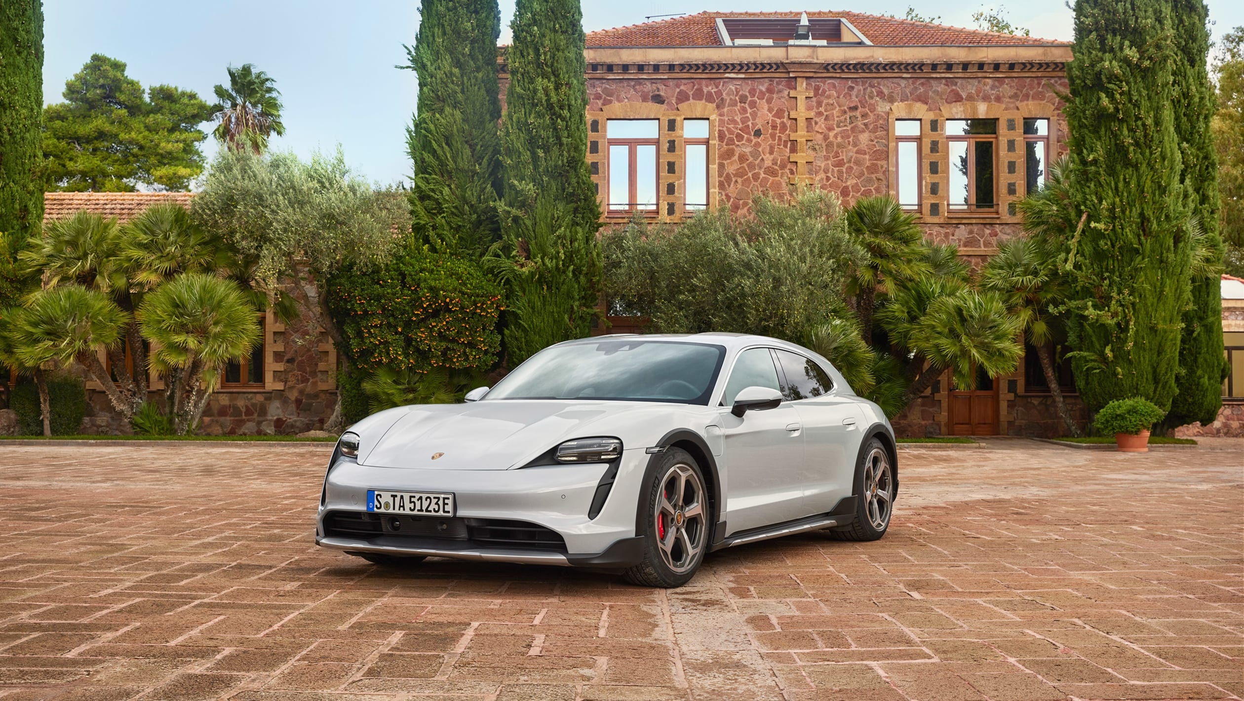 Porsche,  Taycan,  truot tuyet anh 17