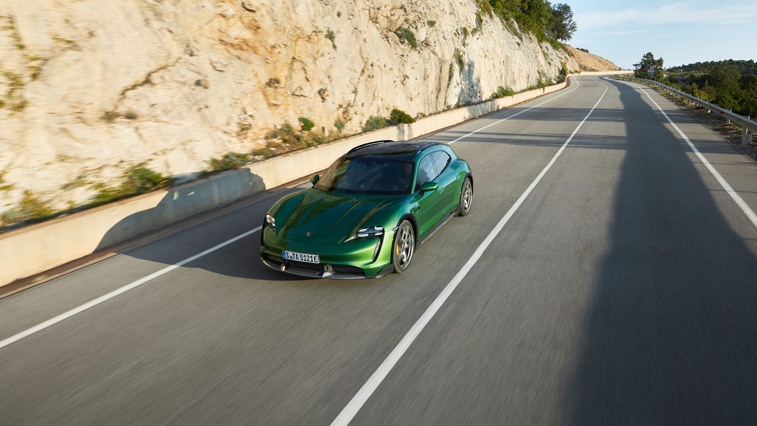 Porsche,  Taycan,  truot tuyet anh 14