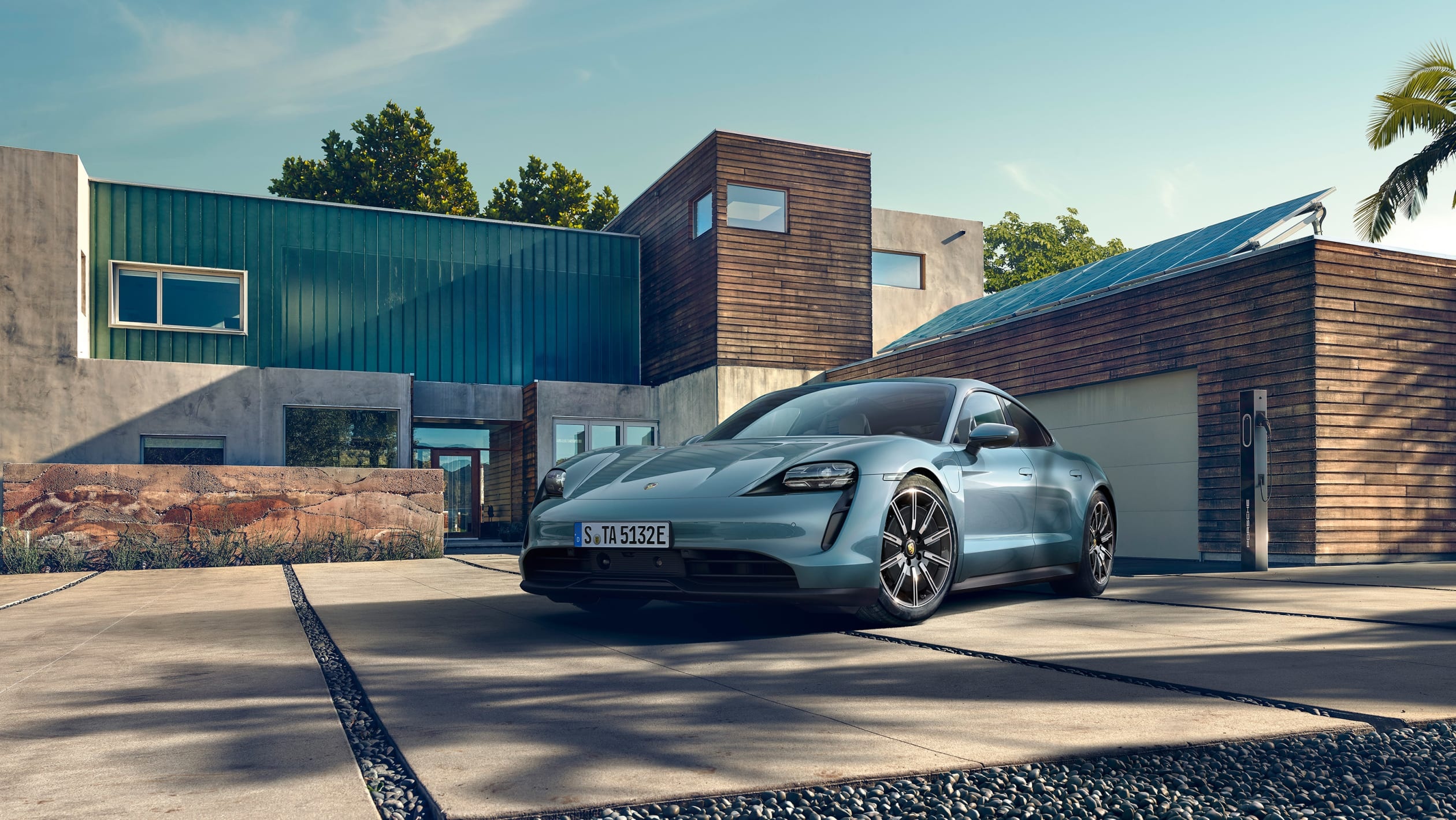 Porsche,  Taycan,  truot tuyet anh 7