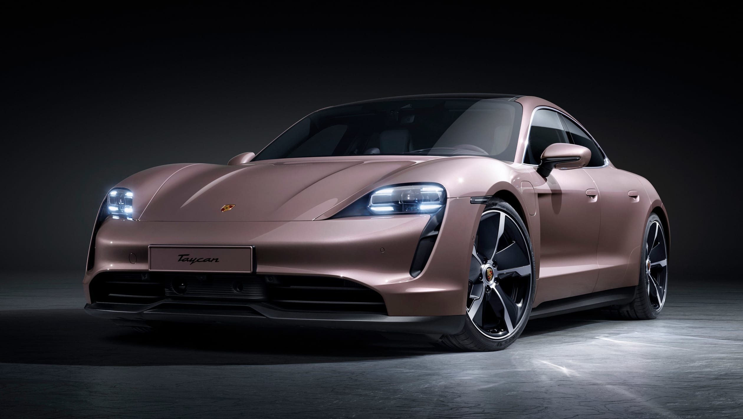 Porsche,  Taycan,  truot tuyet anh 9