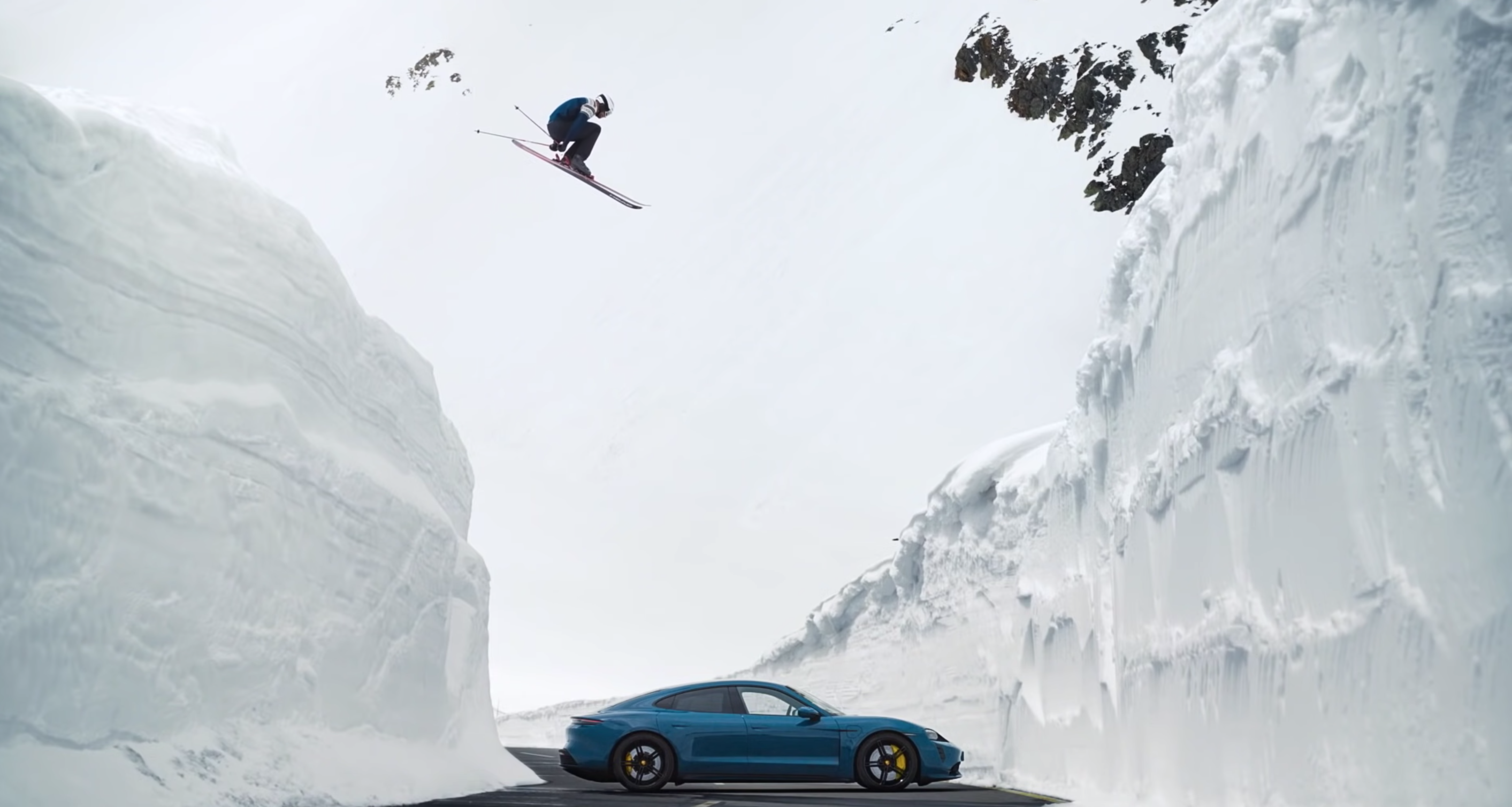 Man truot tuyet bay qua xe dien tai hien khoanh khac lich su hinh anh