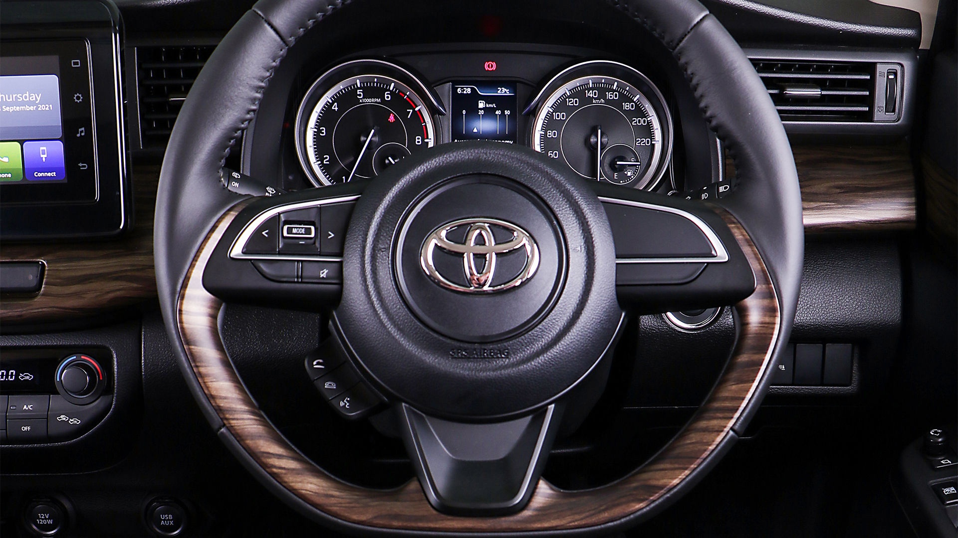 Toyota,  Rumion,  xe 7 chỗ ảnh 4 Toyota,  Rumion,  xe 7 cho anh 4