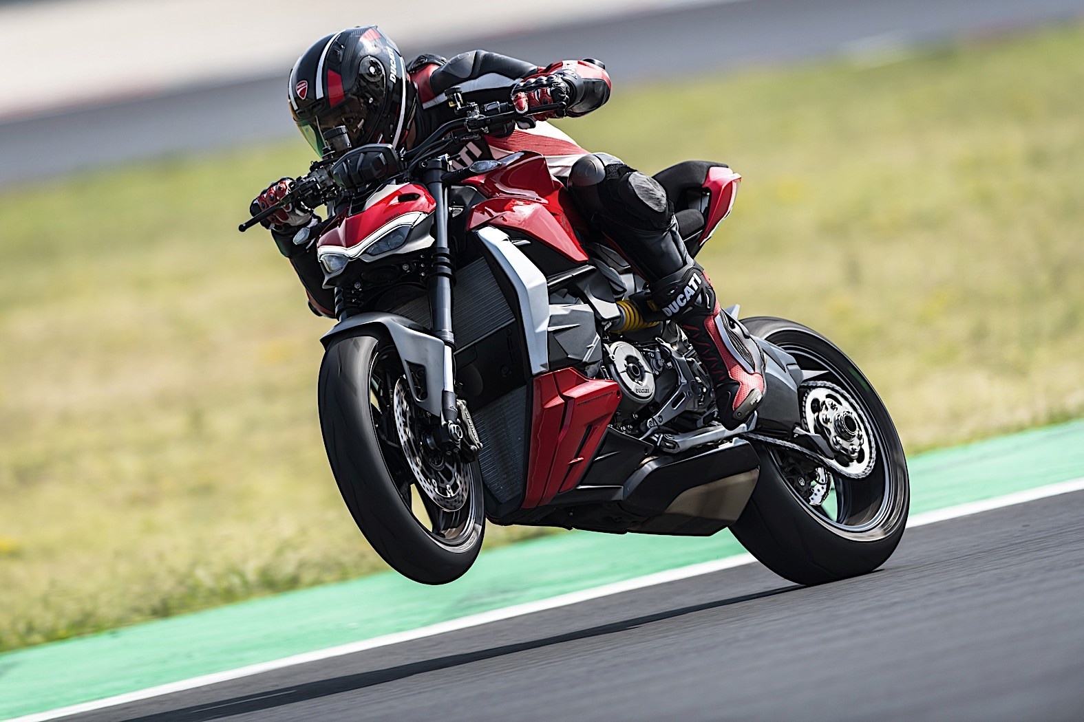 Ducati Streetfighter V2 duoc trang bi dong co 955 phan khoi hinh anh