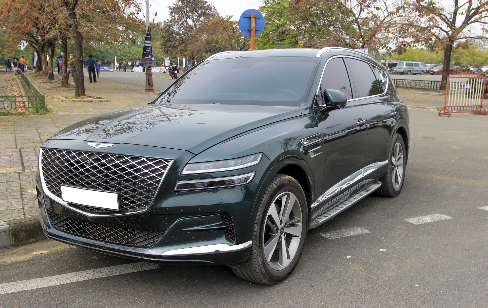 Genesis GV80 mau xanh luc doc dao xuat hien o Ha Noi hinh anh