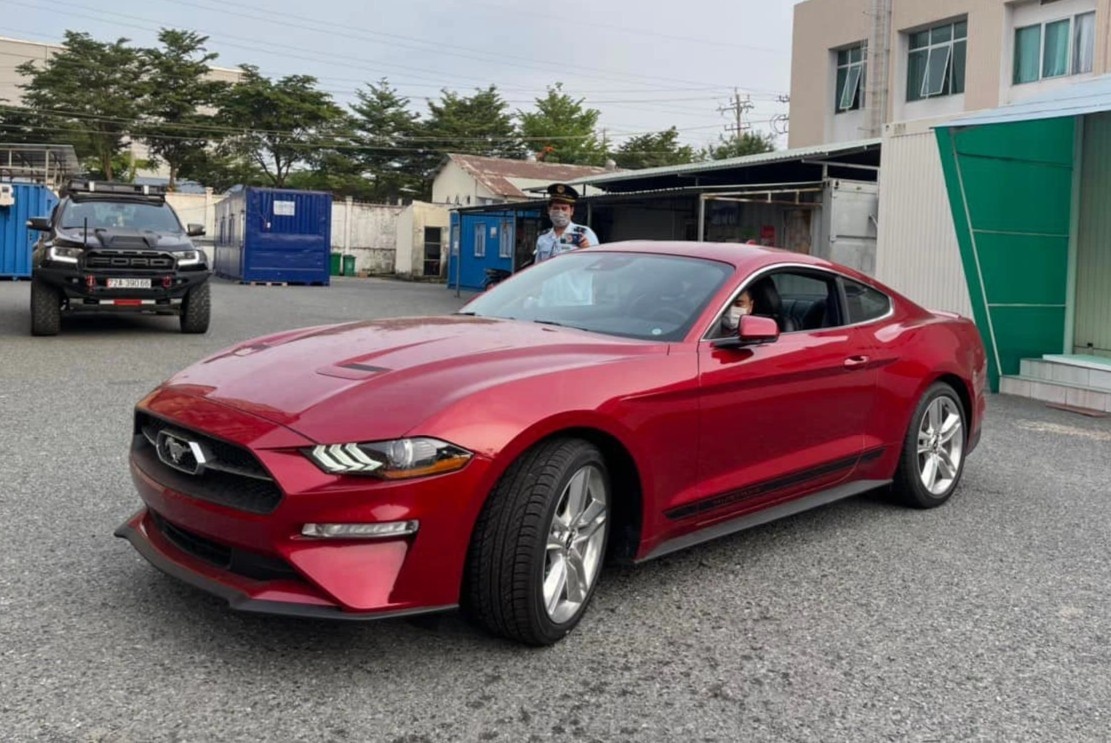 Ford Mustang 2022 ban mui cung xuat hien tai Viet Nam hinh anh