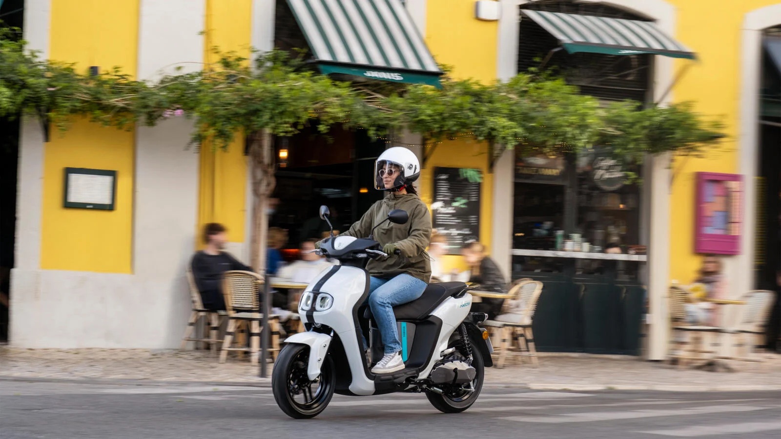 Xe dien Yamaha Neo's ra mat voi hanh trinh 37 km hinh anh