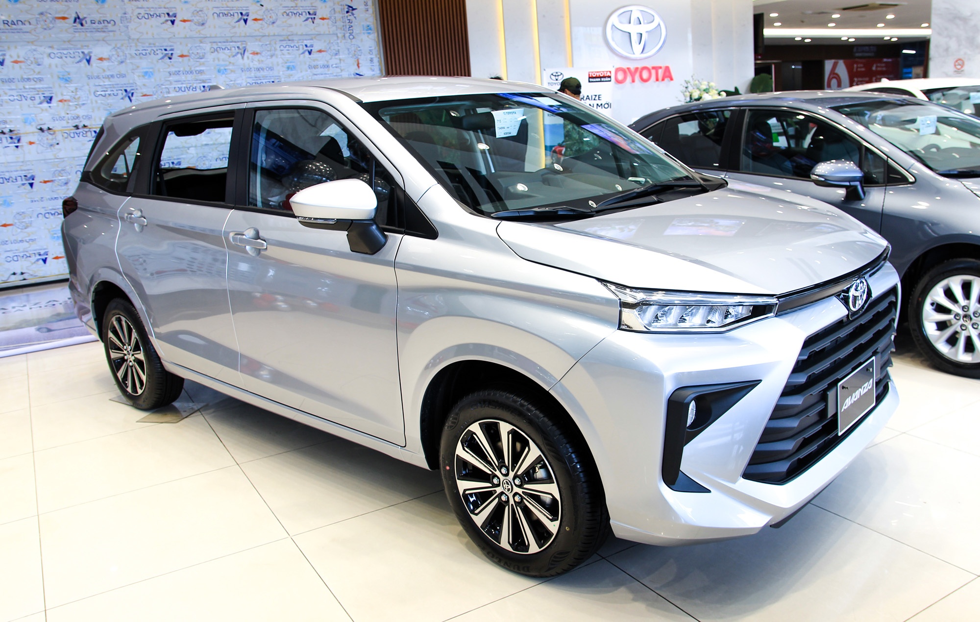 Toyota,  Avanza Premio,  Mitsubishi,  Xpander anh 2