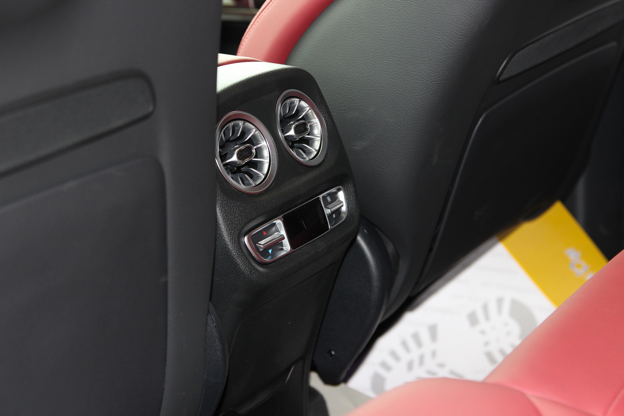 Mercedes-AMG, AMG, G63, SUV địa hình, màu vàng cát ảnh 14 Mercedes-AMG, AMG, G63, SUV dia hinh, mau vang cat anh 14