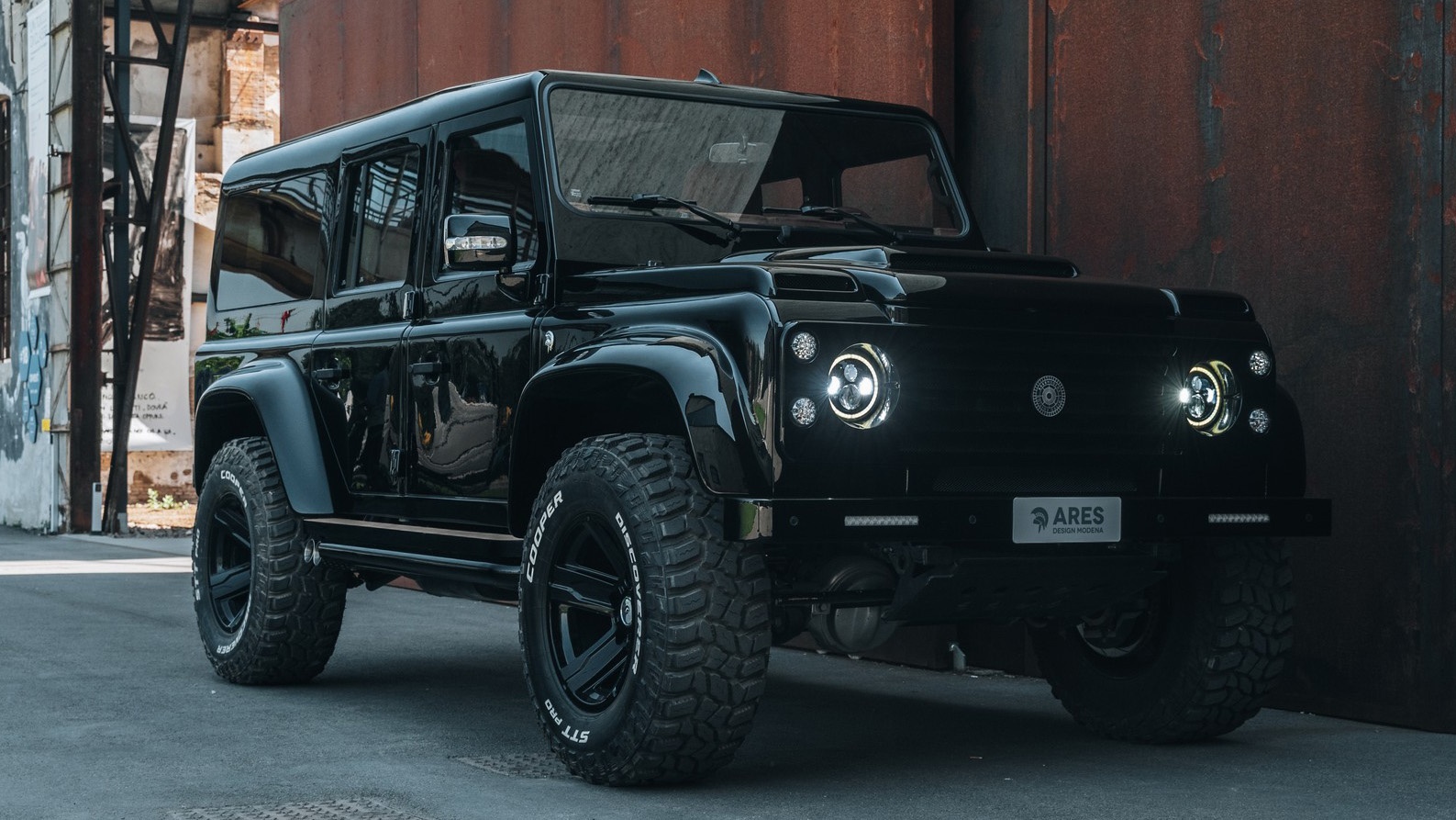 Ra mat ban do dia hinh cho Land Rover Defender hinh anh