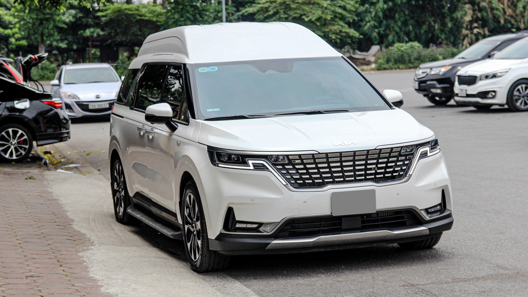 Chi tiet xe hiem Kia Carnival Royal o Ha Noi hinh anh