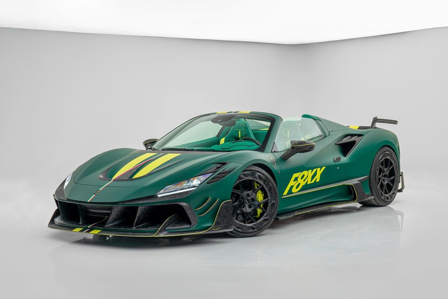 Ferrari F8 Spider mau xanh la doc dao cua Mansory hinh anh