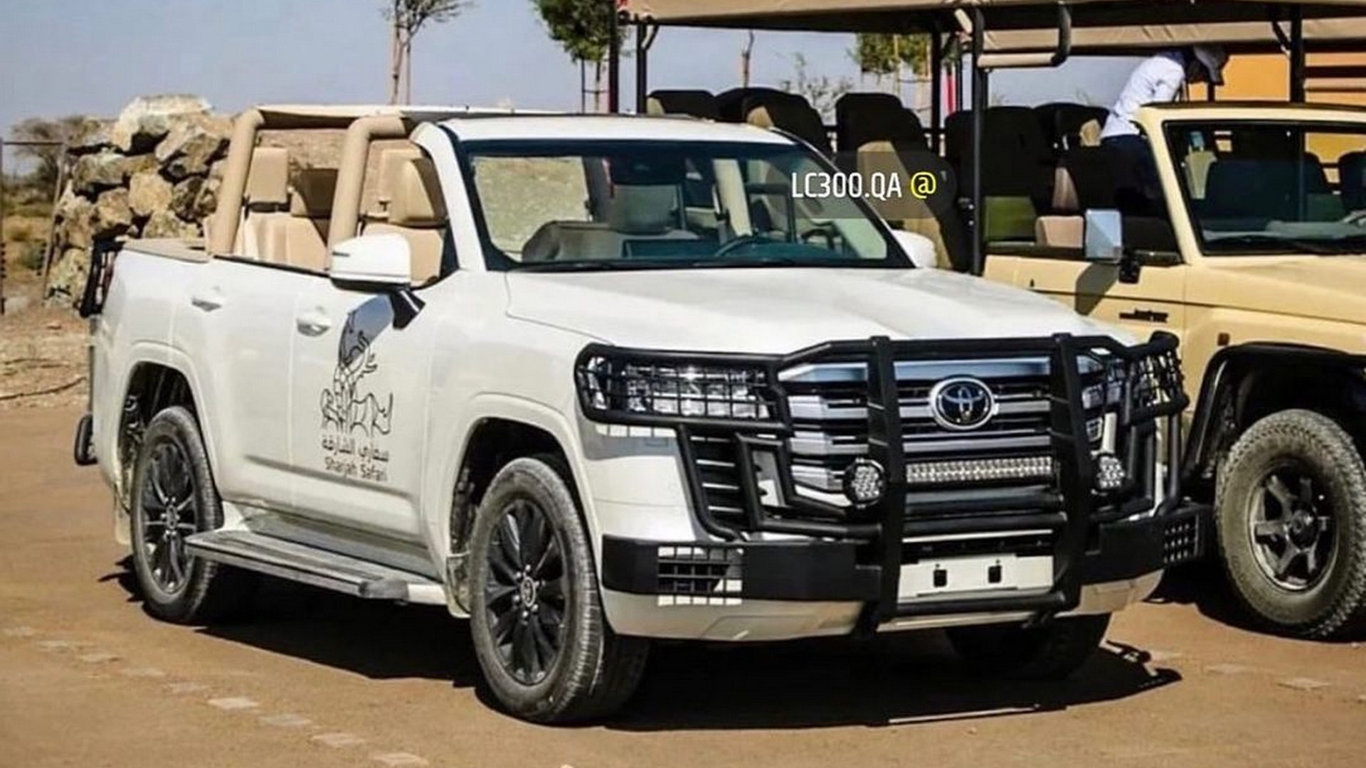 Toyota Land Cruiser la mat voi phien ban mui tran hinh anh