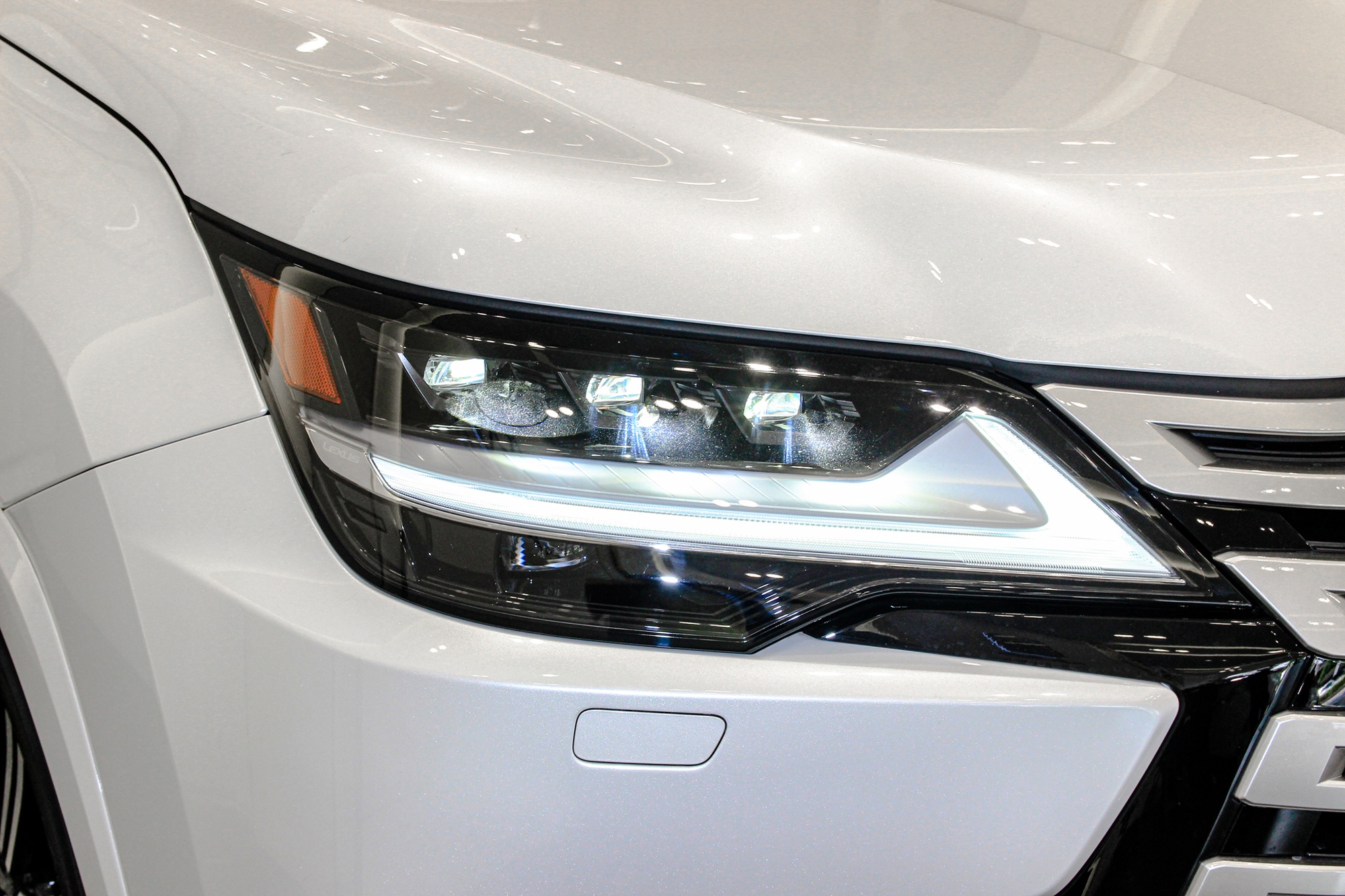 Lexus,  LX600,  RX350 anh 4