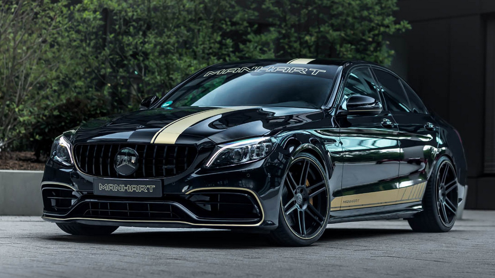 Mercedes-AMG C63 manh me voi ban do cua Manhart hinh anh