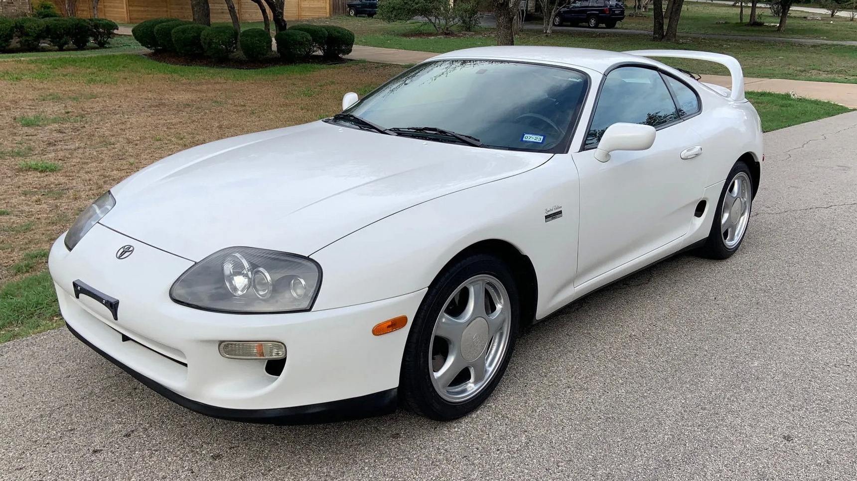 Toyota Supra 15 nam tuoi duoc ban voi gia gan 75.000 USD hinh anh