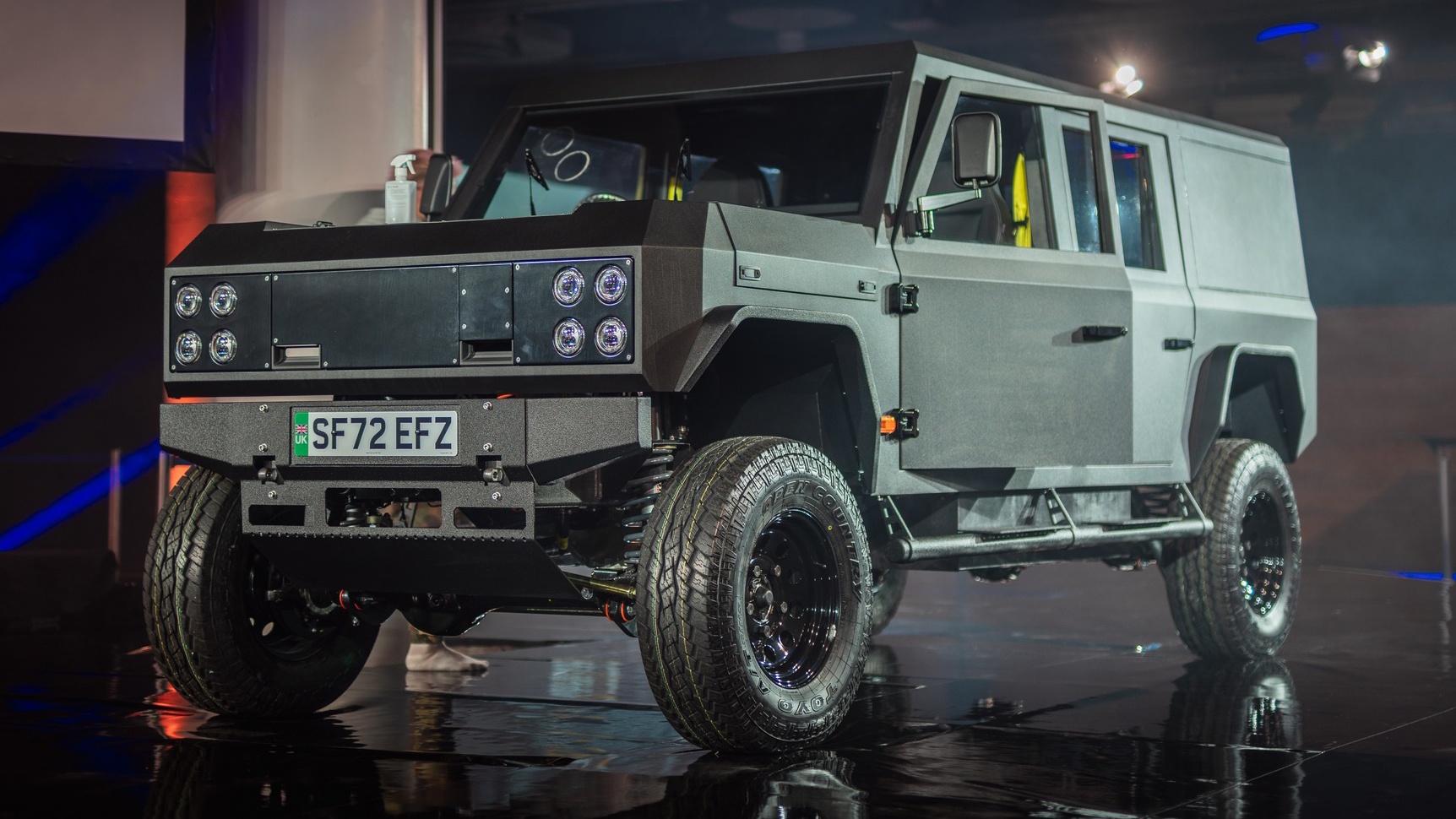 SUV dien Munro MK-1 ra mat voi dang xe quan su hinh anh