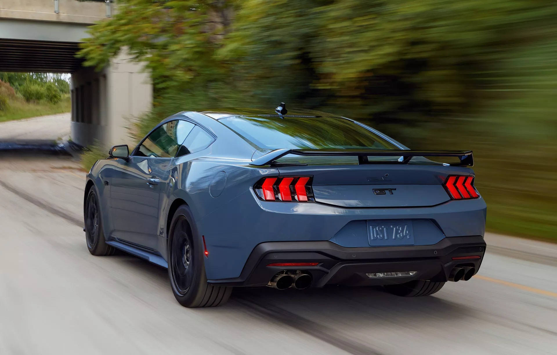 Sap co Ford Mustang Hybrid hinh anh
