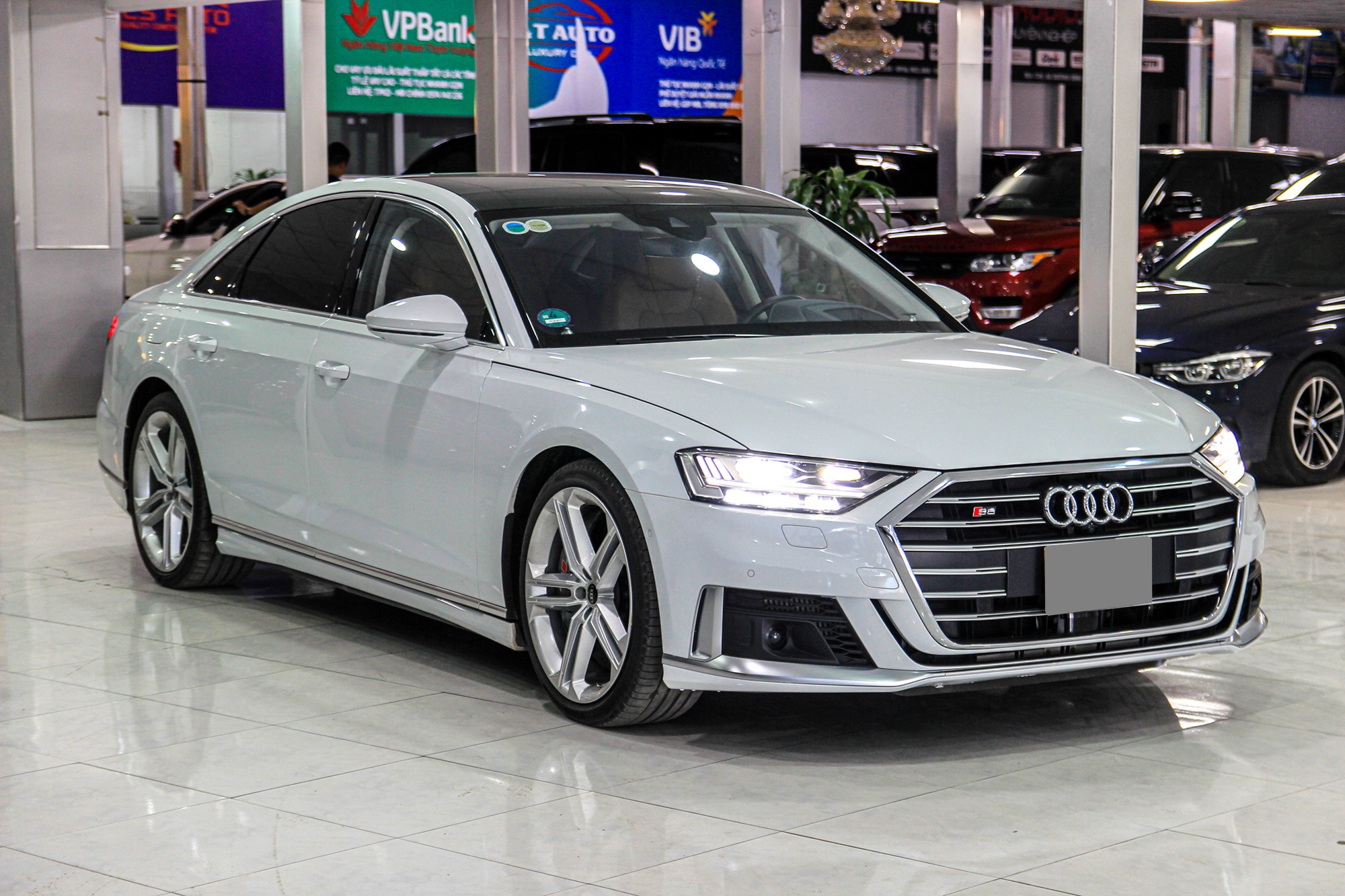 Hang hiem Audi S8 2021 duoc chao ban gan 10 ty dong o Ha Noi hinh anh