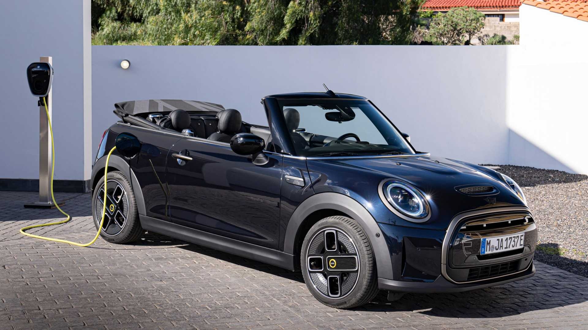 Xe dien mui tran Mini Cooper SE co quang hanh trinh 201 km hinh anh