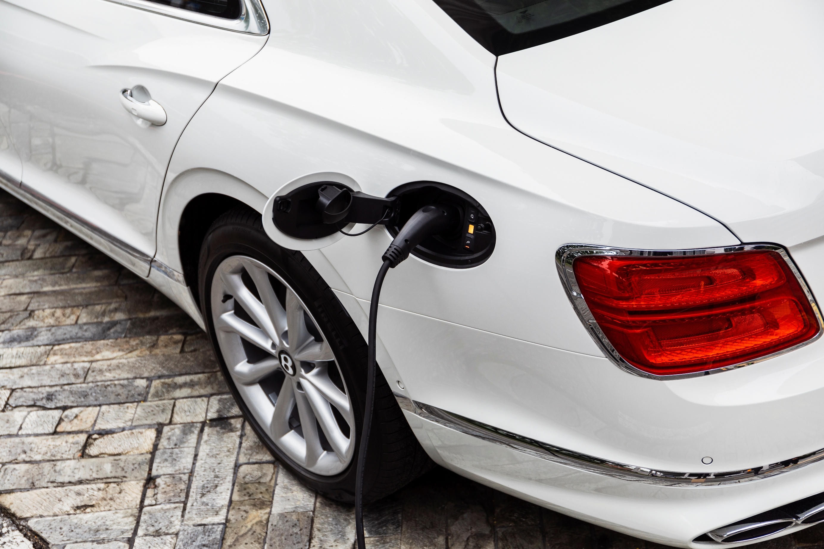 Bentley Flying Spur Hybrid anh 2