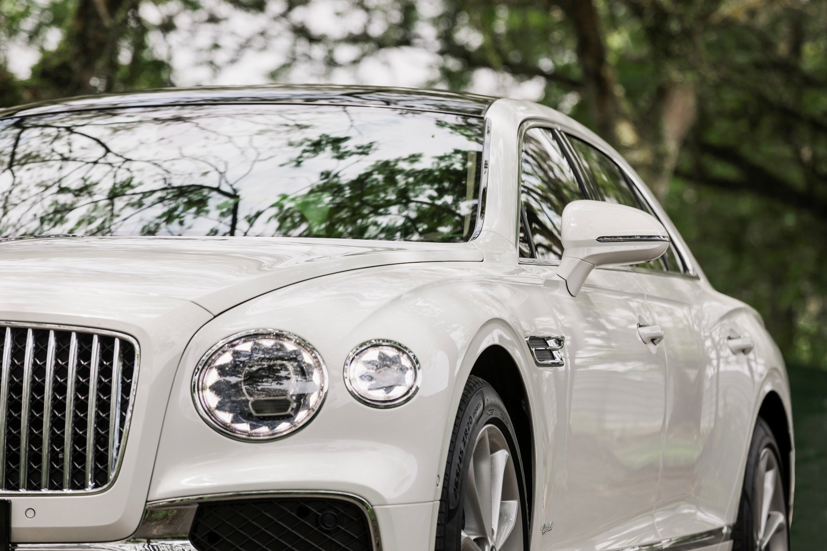 Bentley Flying Spur Hybrid anh 1