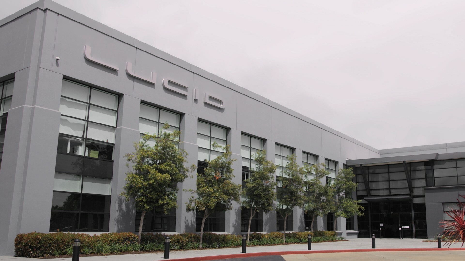 Hang xe dien Lucid cat giam 1.300 nhan su hinh anh