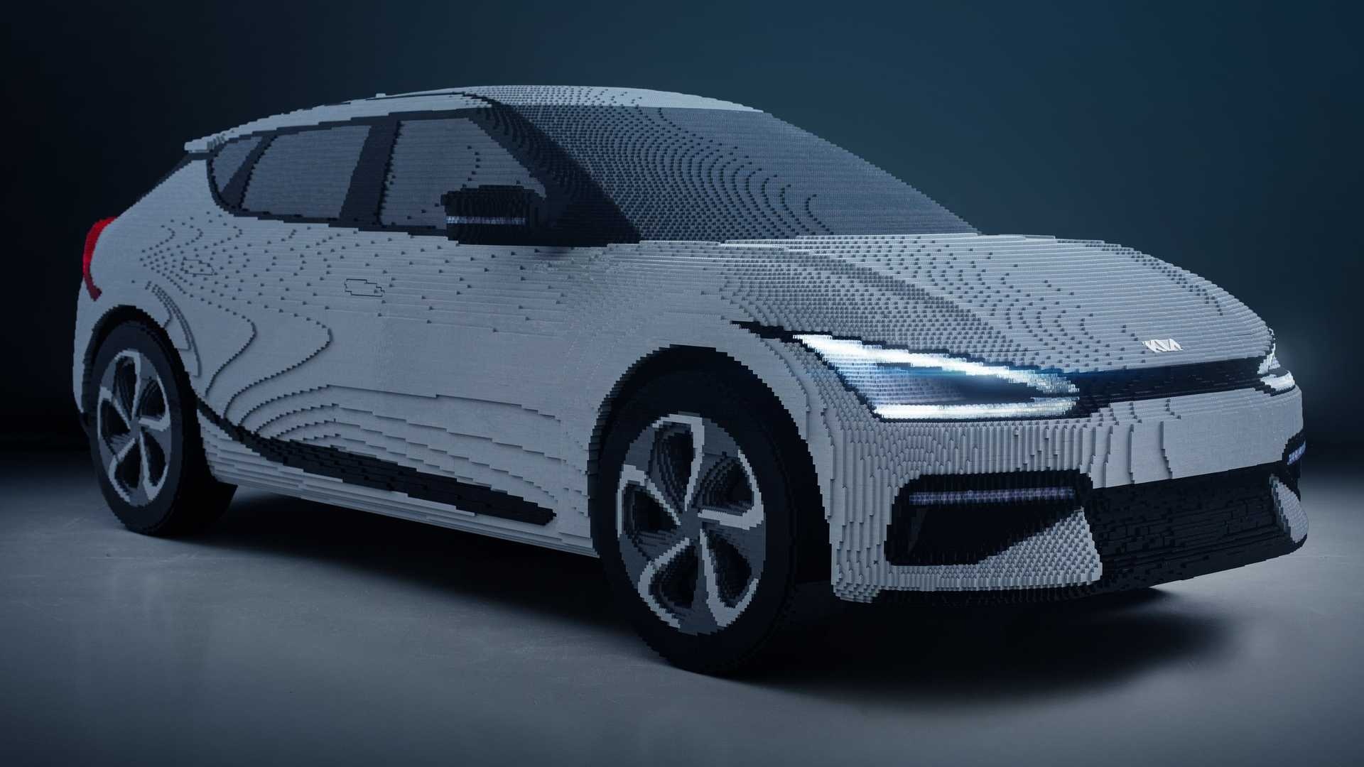 Xe dien Kia EV6 che tao tu 350.000 manh ghep lego hinh anh