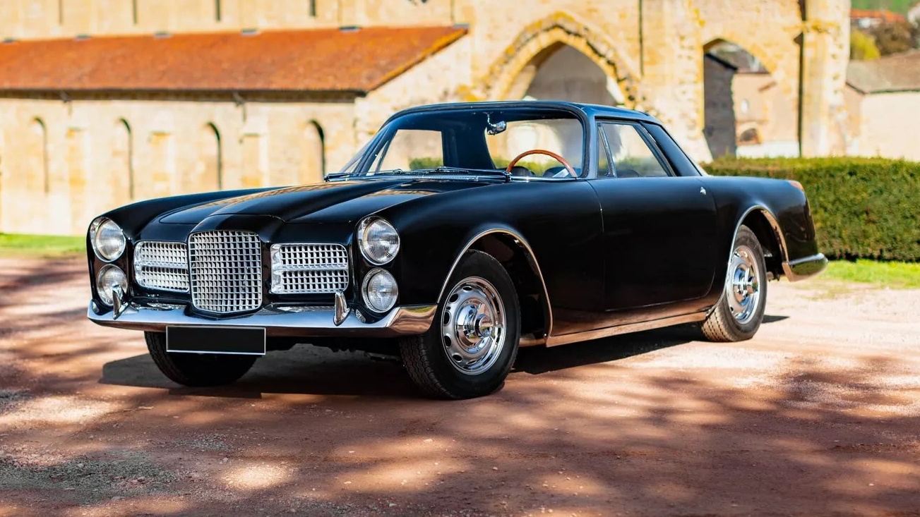 Xe co cua Phap co gia uoc tinh hon 1 trieu USD hinh anh