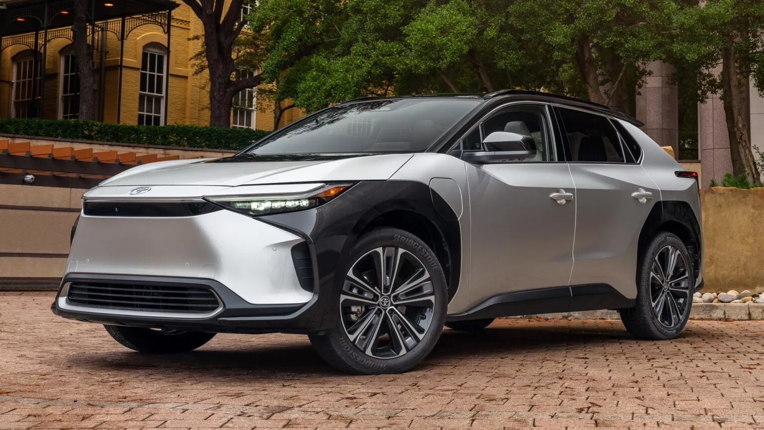 Toyota ban 4.794 xe dien BZ4X o Trung Quoc hinh anh