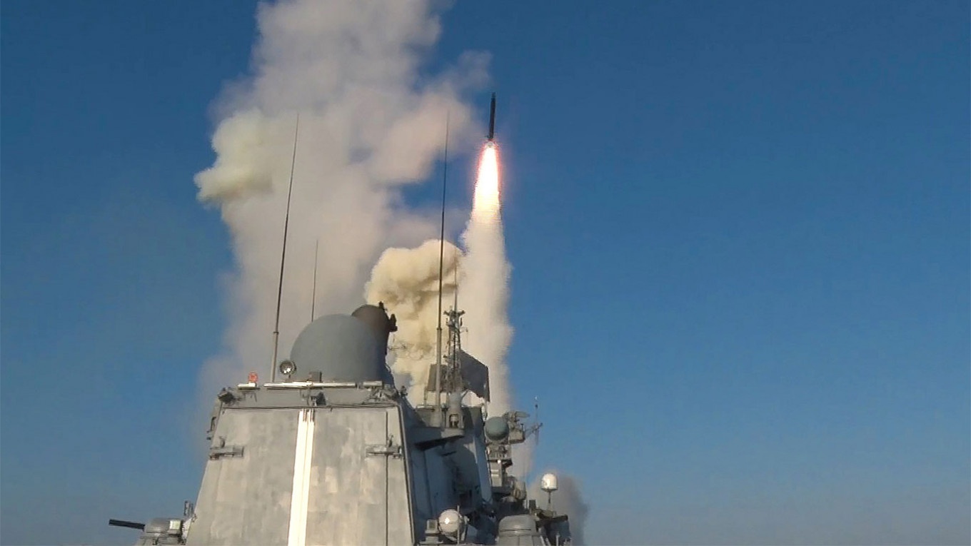 Nga ban ten lua Kalibr, pha huy kho vu khi NATO chuyen cho Ukraine hinh anh