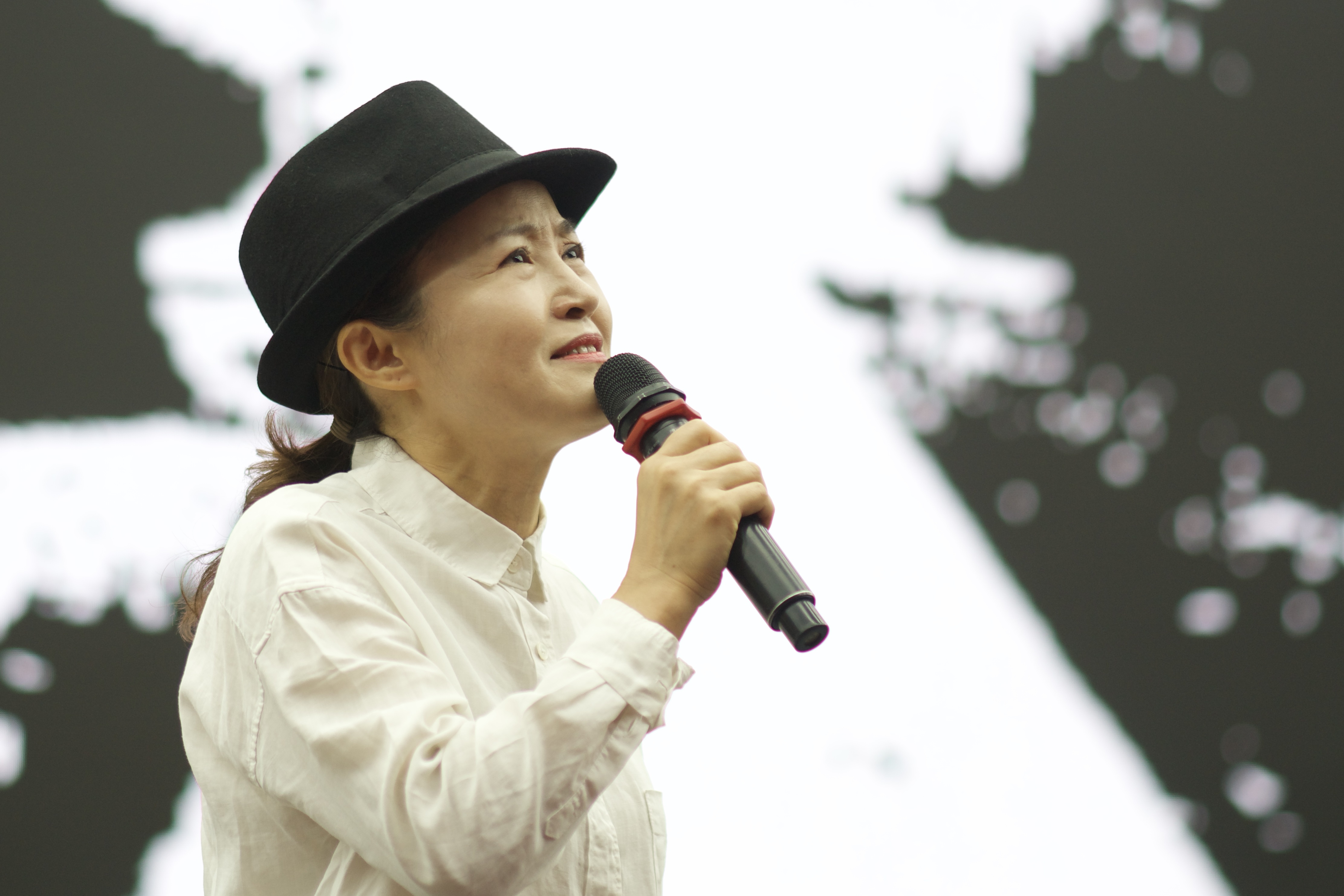 Nha tho Han - Viet doi thoai hinh anh