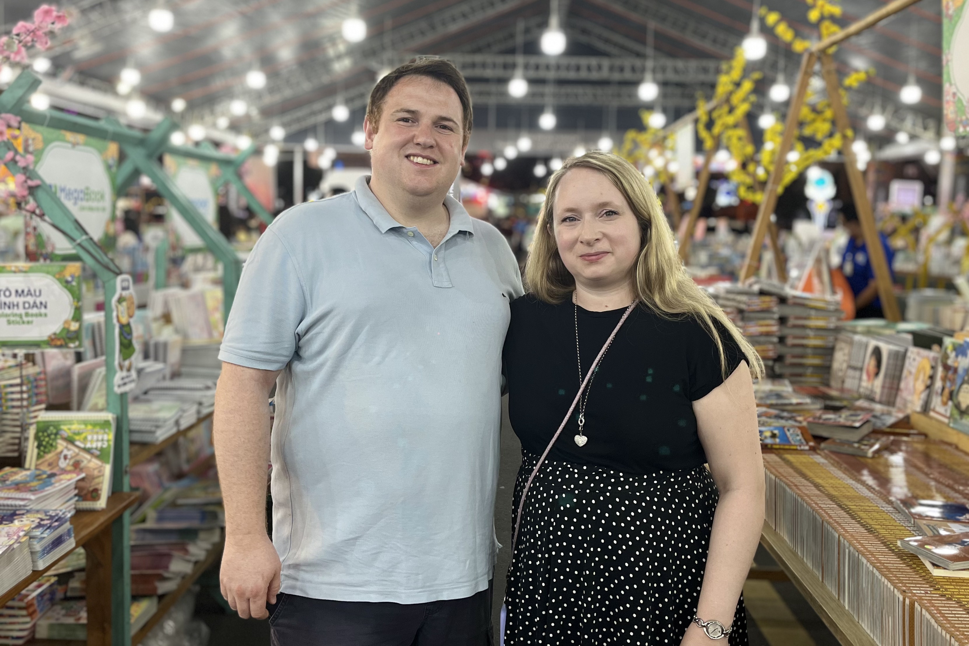 Trai nghiem dang nho cua khach ngoai tai Duong sach Tet hinh anh