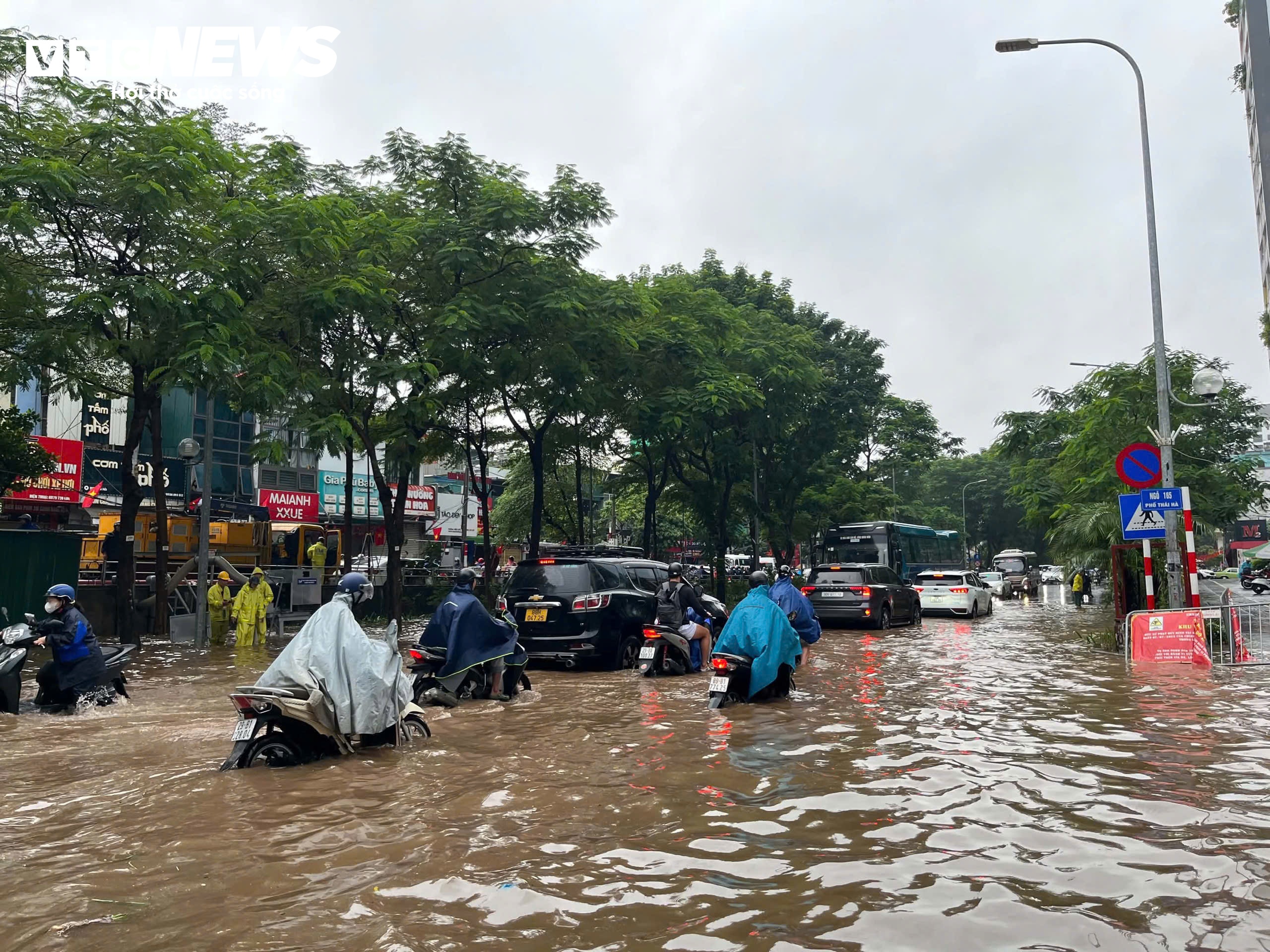 h&agrave; nội mưa lớn ảnh 11