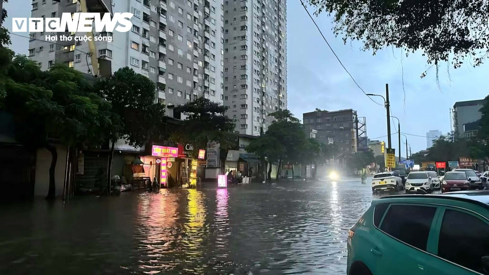 h&agrave; nội mưa lớn ảnh 3