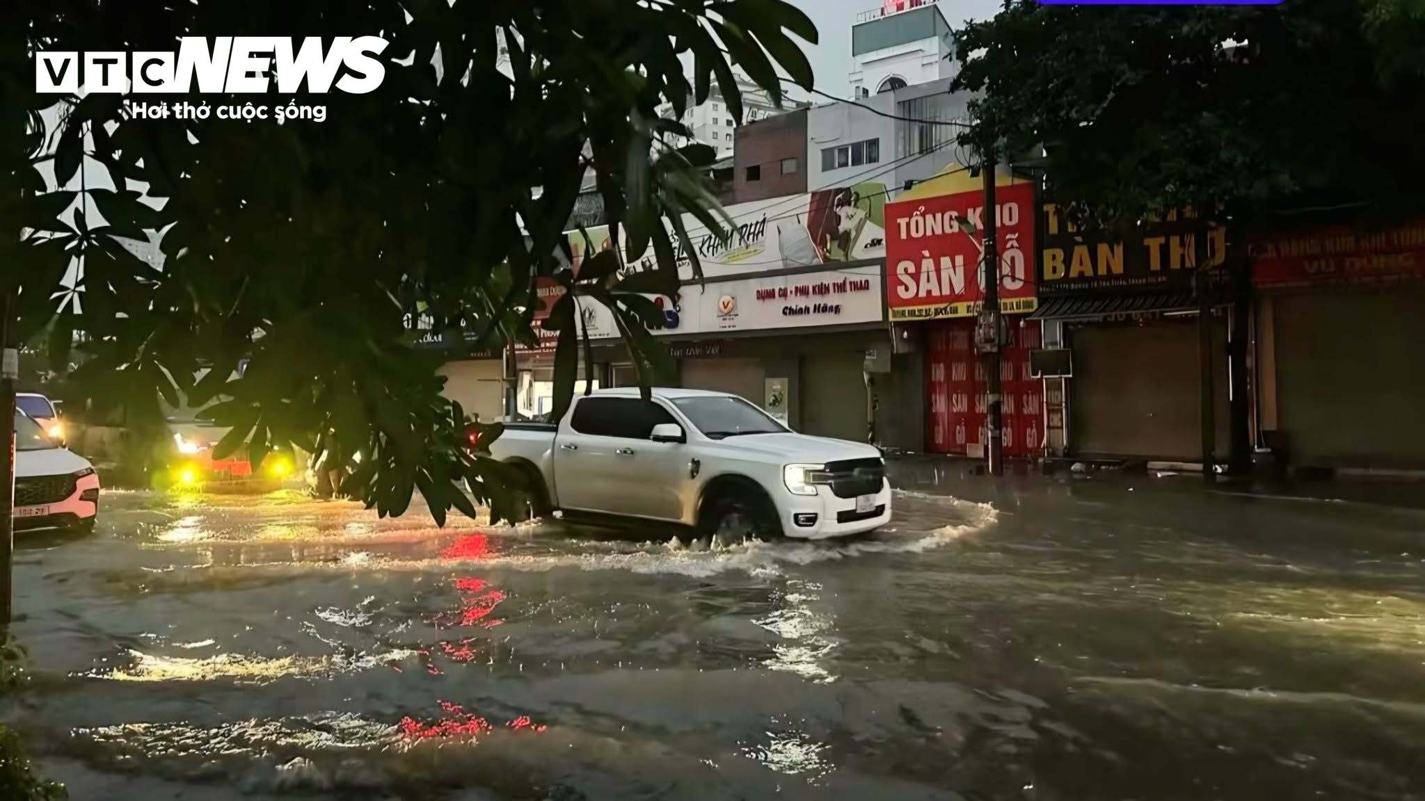 h&agrave; nội mưa lớn ảnh 5