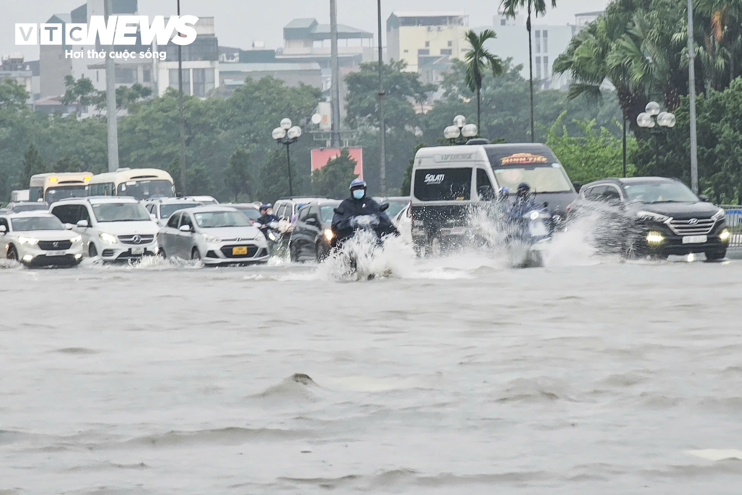h&agrave; nội mưa lớn ảnh 10