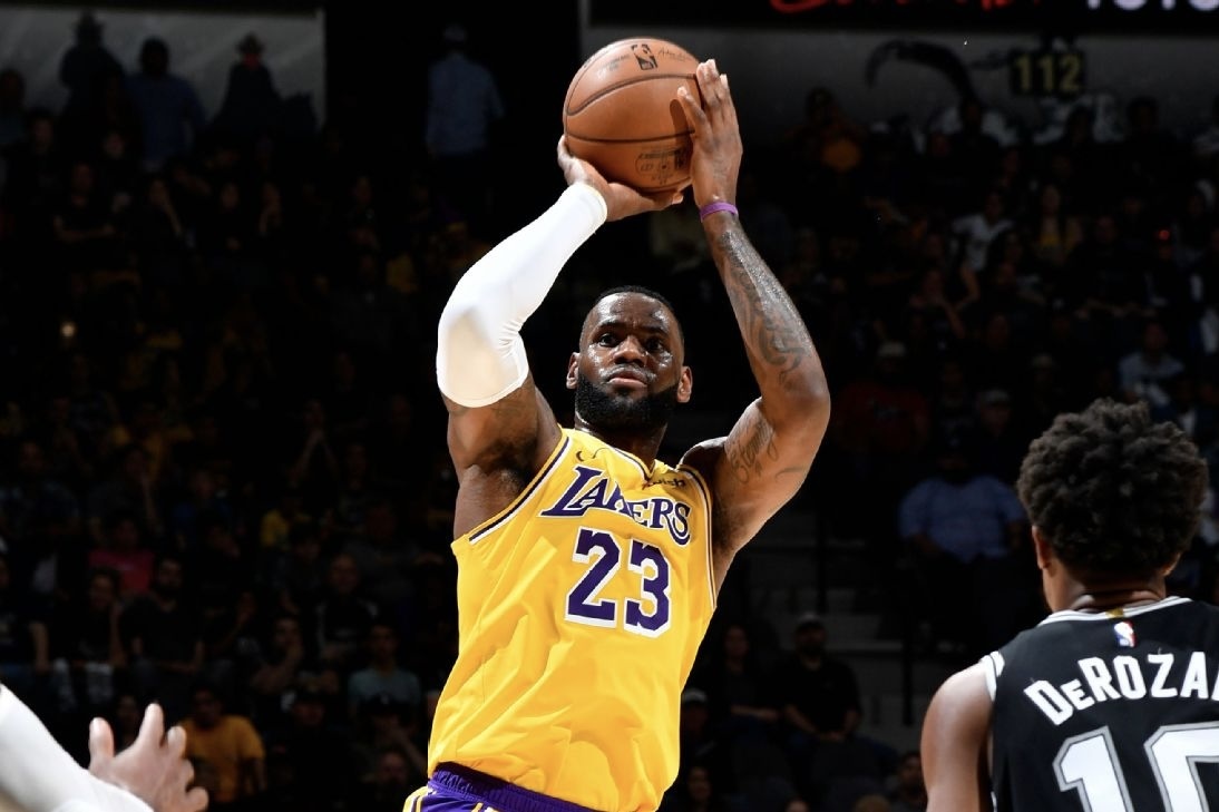 Lý giải trạng thái 'lên đồng' khi ném rổ của huyền thoại LeBron James