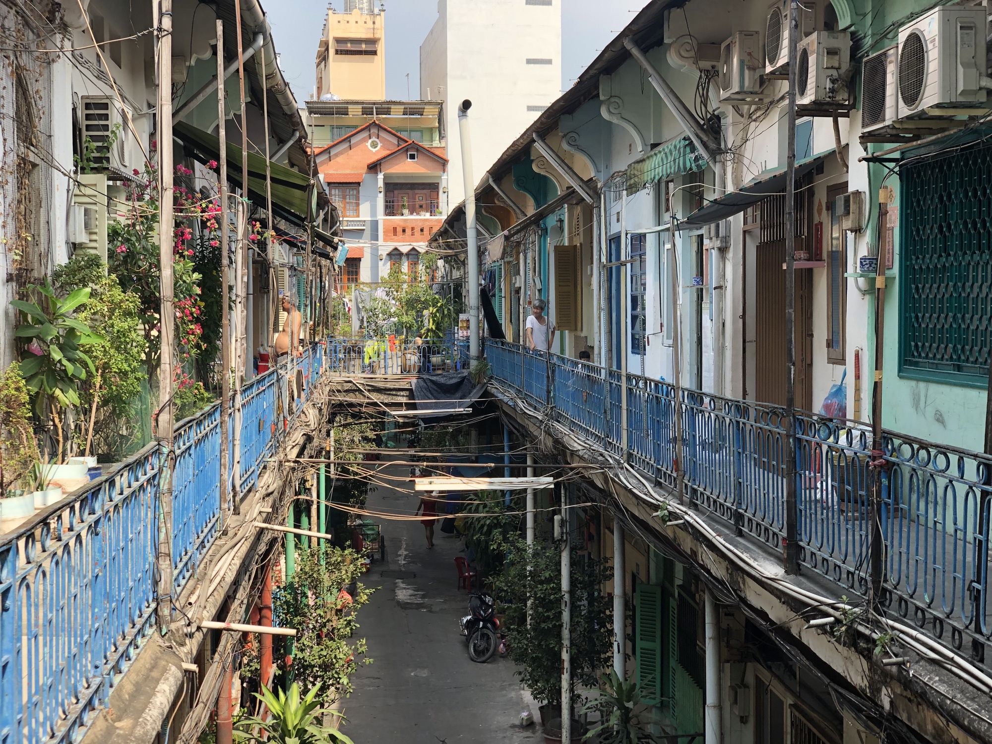 Xã hội thu nhỏ bên trong những con hẻm
