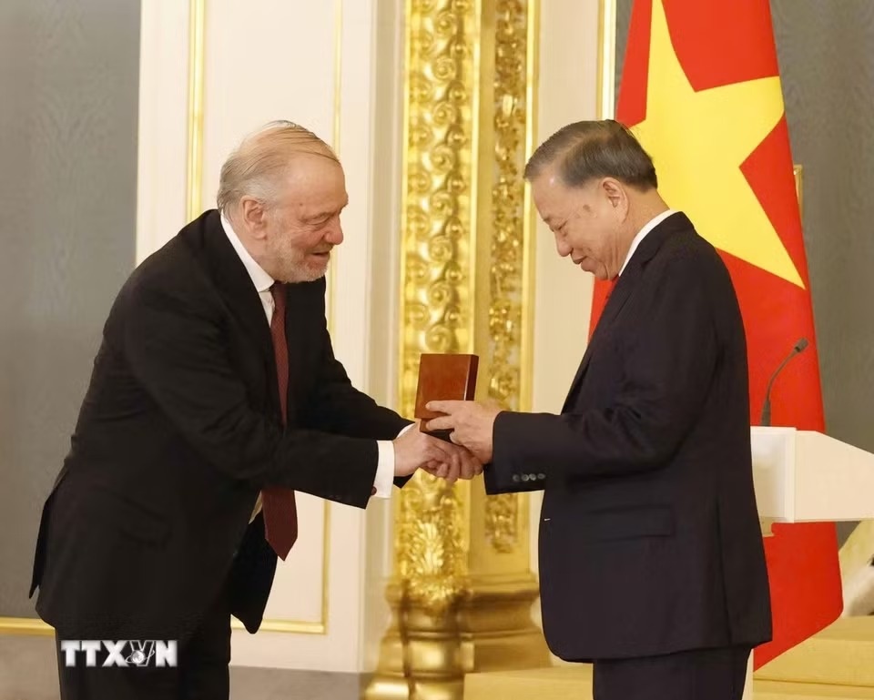 tổng b&iacute; thư ảnh 1