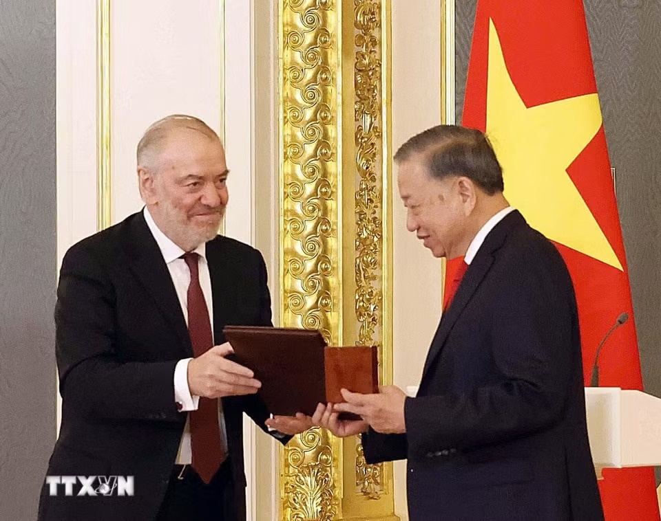 tổng b&iacute; thư ảnh 2