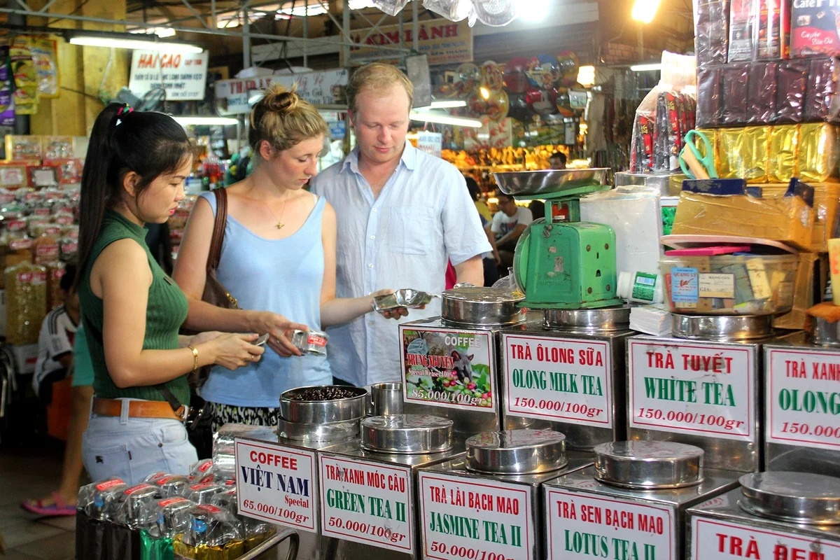 Sức sống chợ truyền thống giữa đô thị hiện đại