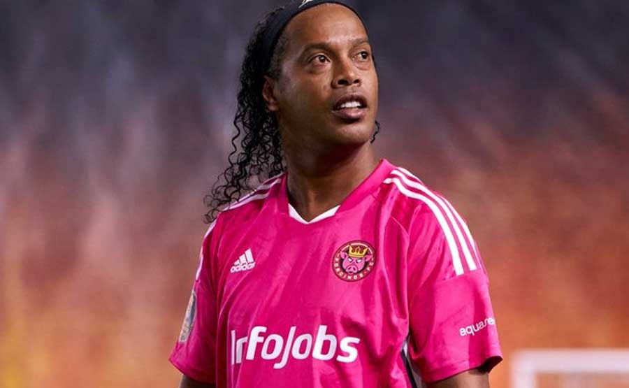 Ronaldinho tu choi chay sut phat den khi da san 7 hinh anh